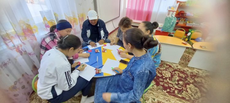 Ата-аналармен танысу тренингі